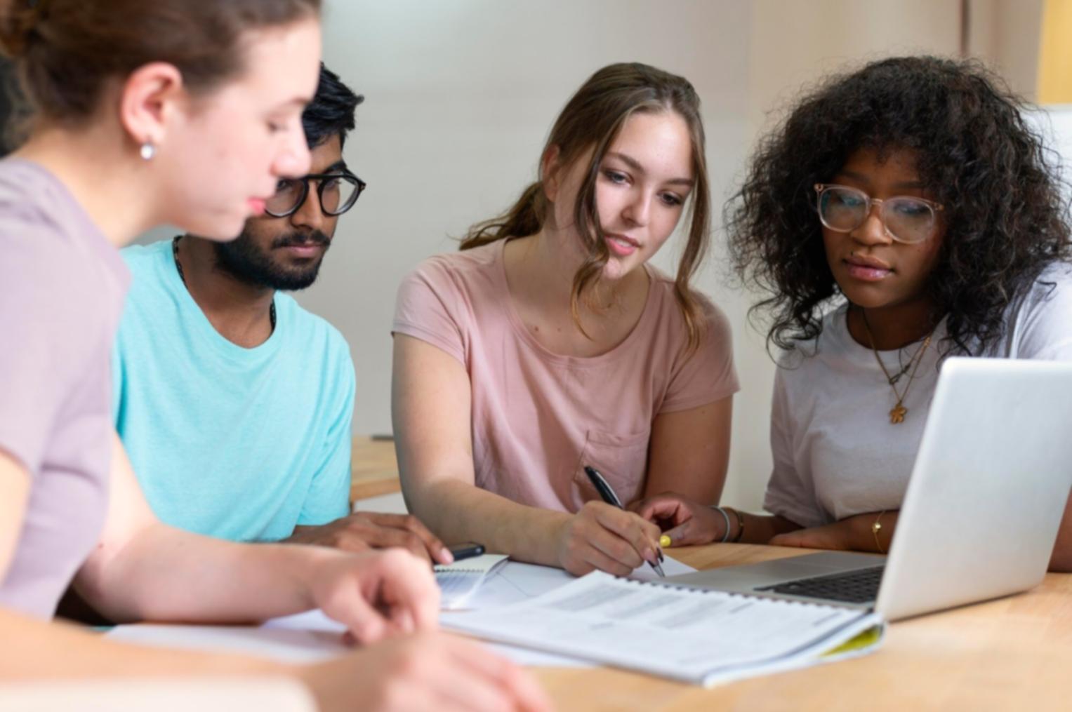 Finanzielle Bildung und Investmentstrategien